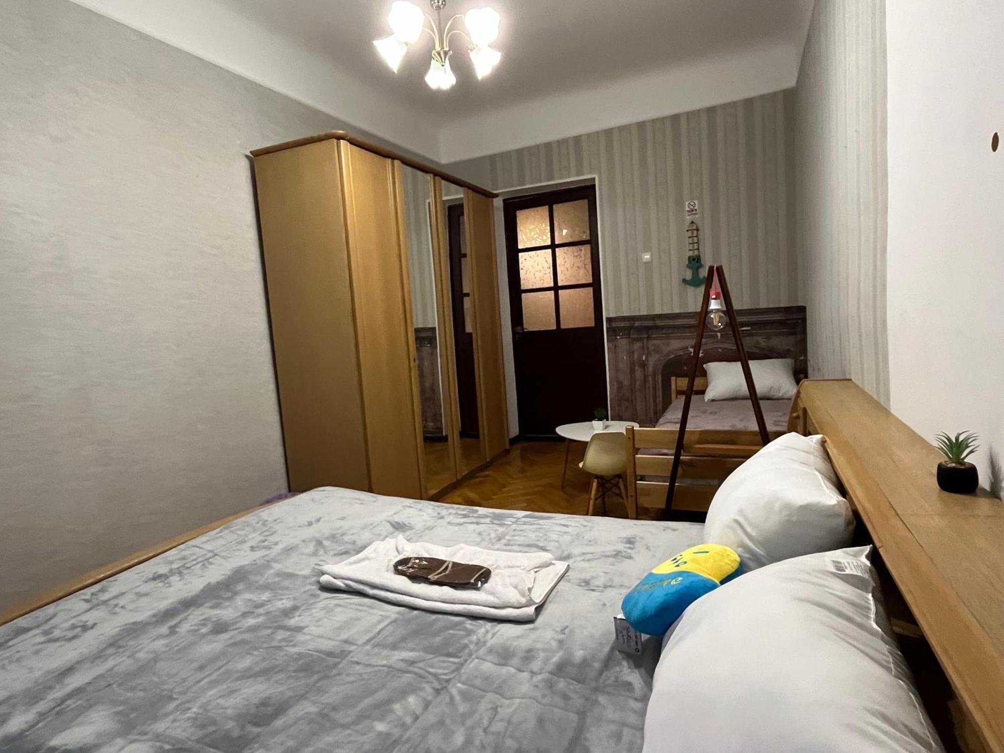 Ararat-Klovskaya Hostel-Apartments Kiev Exterior photo