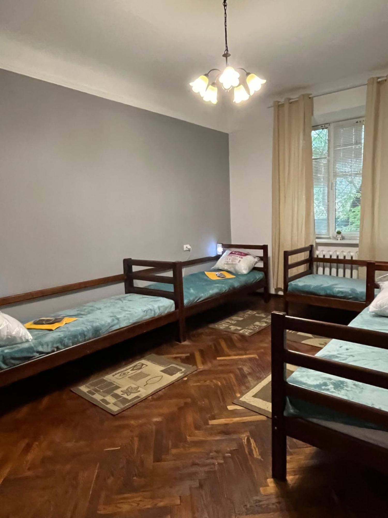 Ararat-Klovskaya Hostel-Apartments Kiev Exterior photo