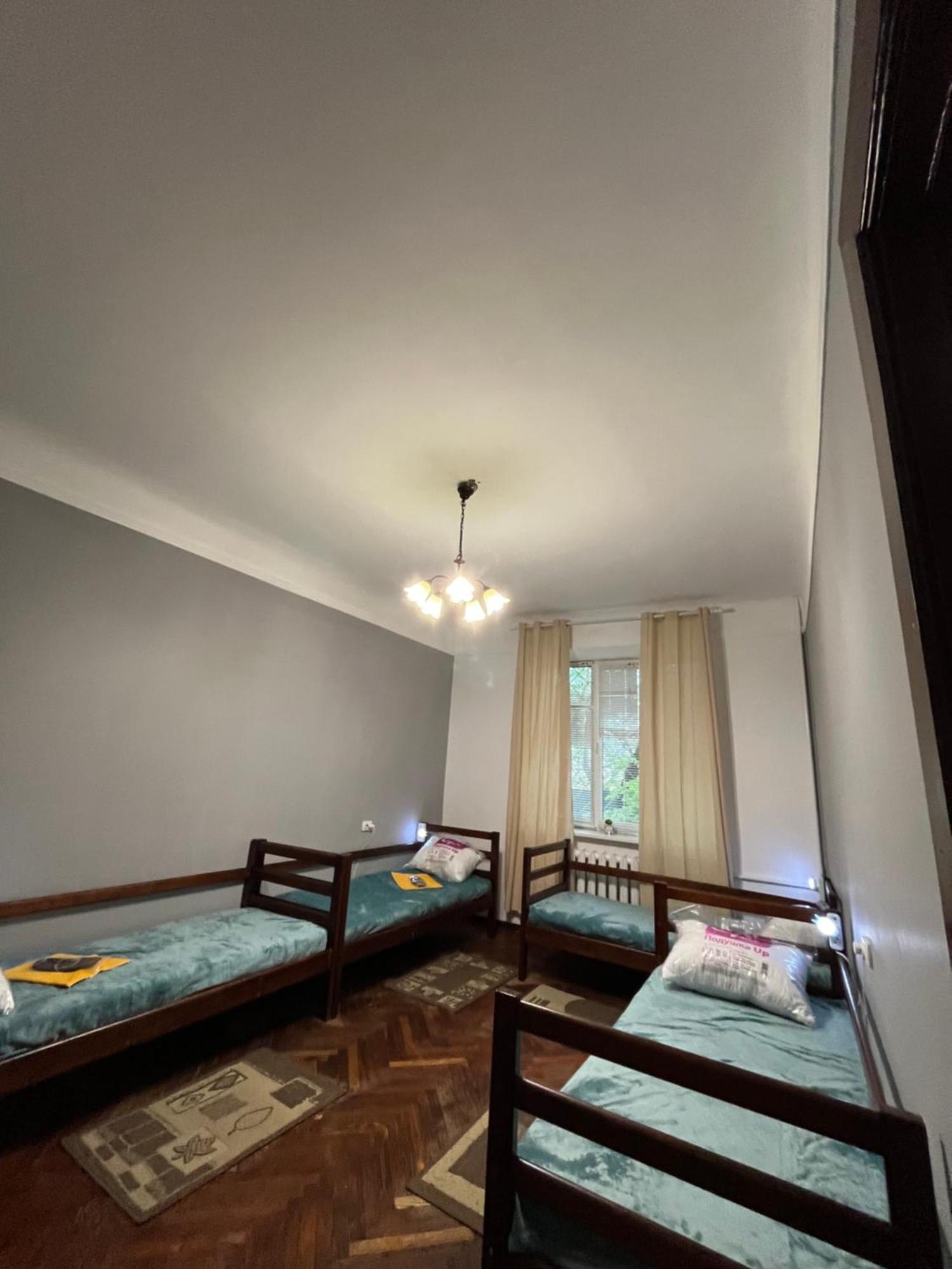 Ararat-Klovskaya Hostel-Apartments Kiev Exterior photo