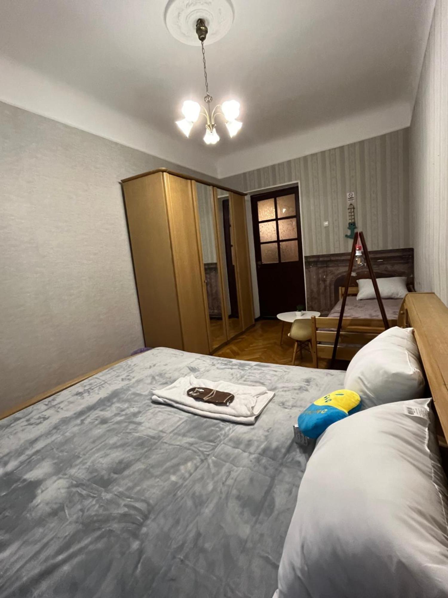Ararat-Klovskaya Hostel-Apartments Kiev Exterior photo